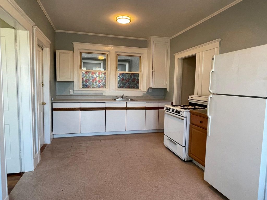 45 Stone St #2L, Beverly, MA 01915