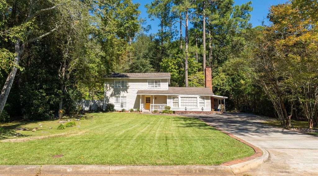 48 Pine Valley Cir, Moultrie, GA 31768