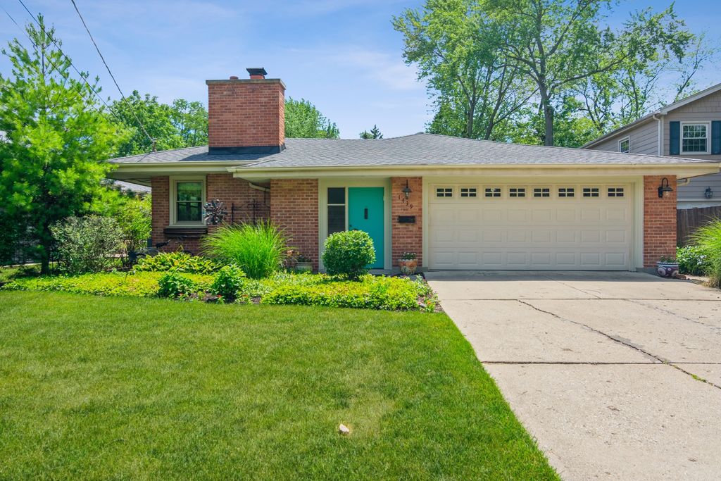 1439 Greenwood Ave, Deerfield, IL 60015