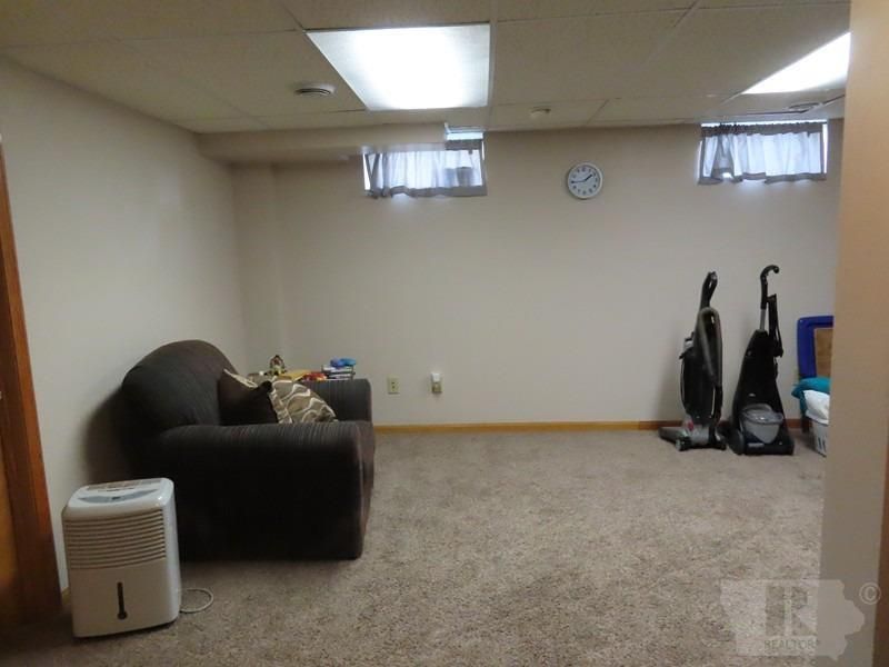 504 S Taylor Ave, Mason City, IA 2 Bed, 2 Bath Single