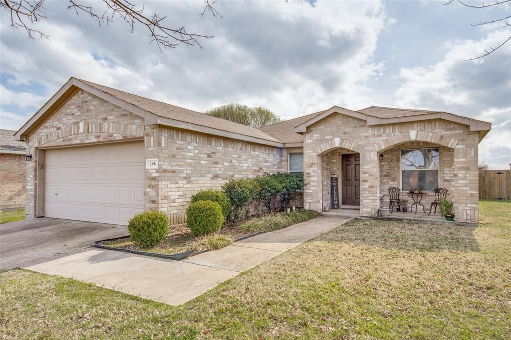 208 Centenary Dr, Forney, TX 75126