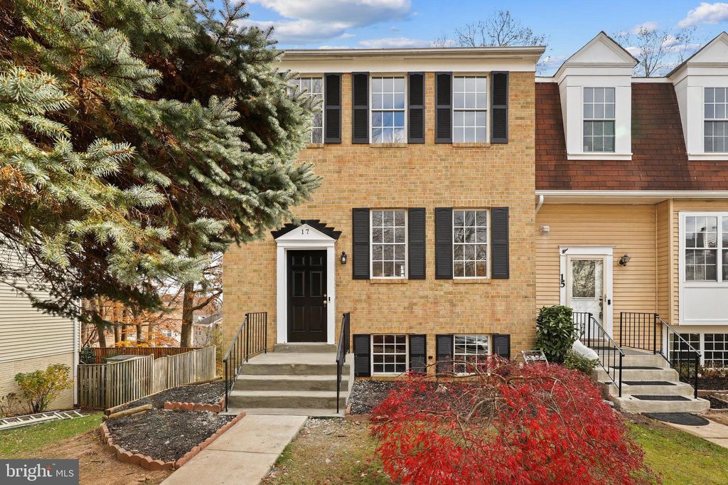 17 Cherry Bend Ct, Germantown, MD 20874
