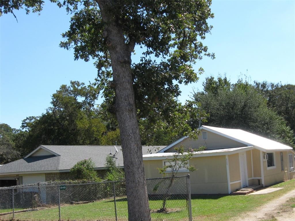 849 8th St, Somerville, TX 77879