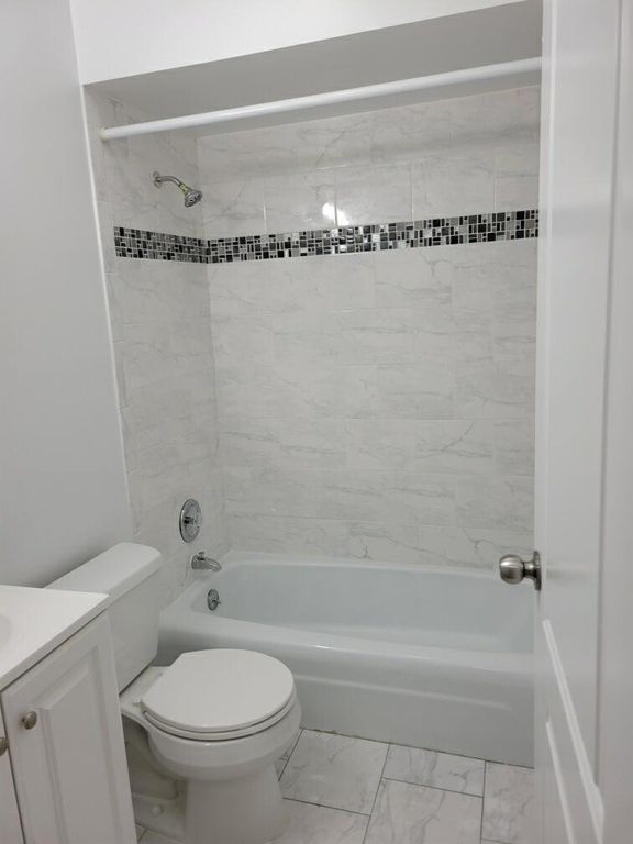 432 W Wellington Ave #305, Chicago, IL 60657