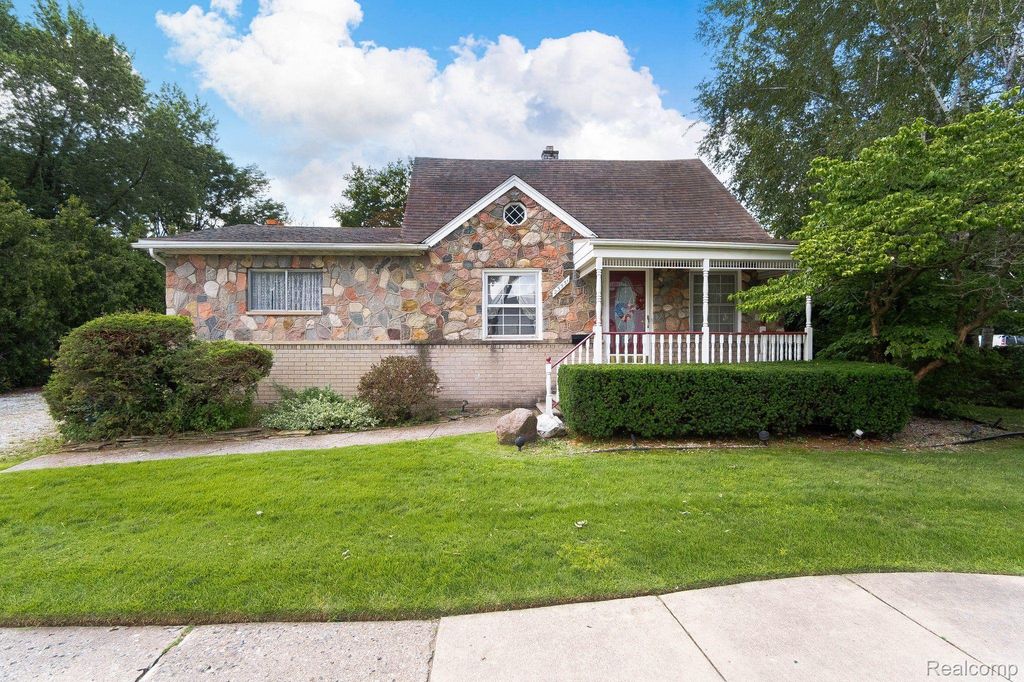 23551 Annapolis St, Dearborn Heights, MI 48125