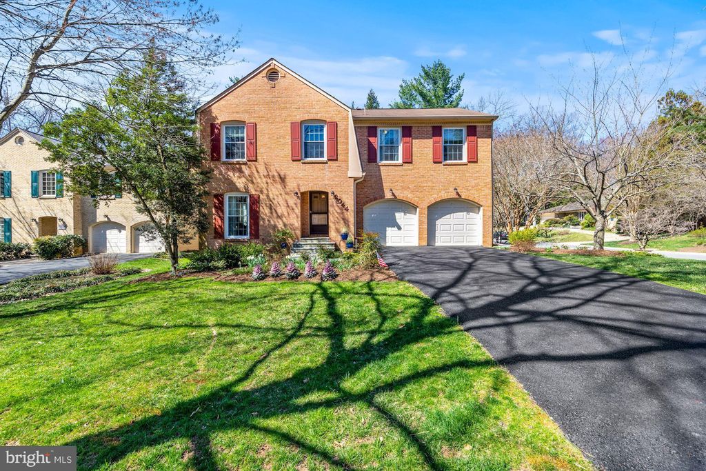 8044 Ellingson Dr, Chevy Chase, MD 20815