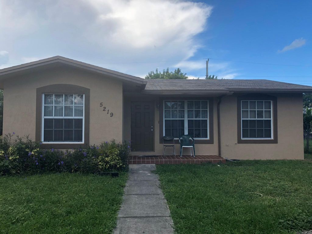 5219 Wiley St, Hollywood, FL 33021