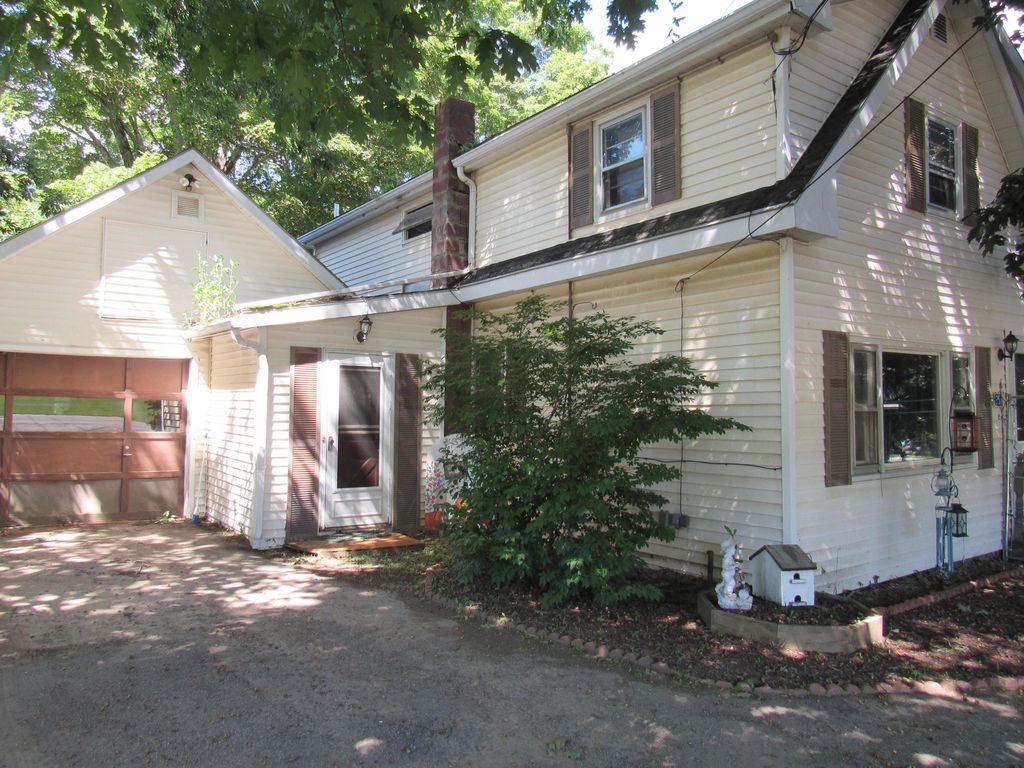 25 Plymouth Rd, Carmel, ME 04419