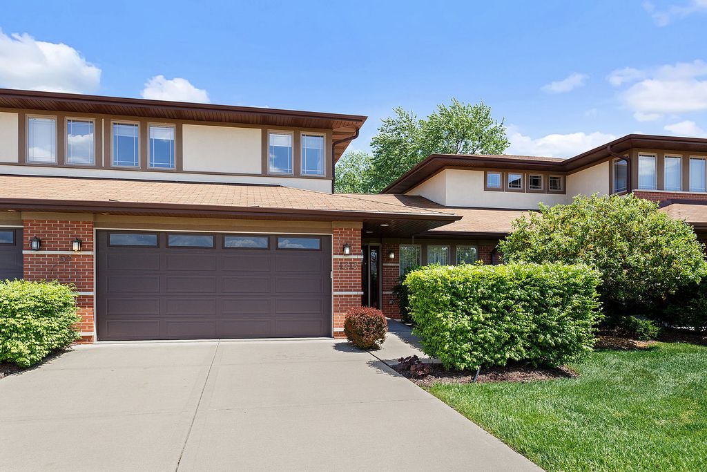 1213 Prairie Ln, Lemont, IL 60439
