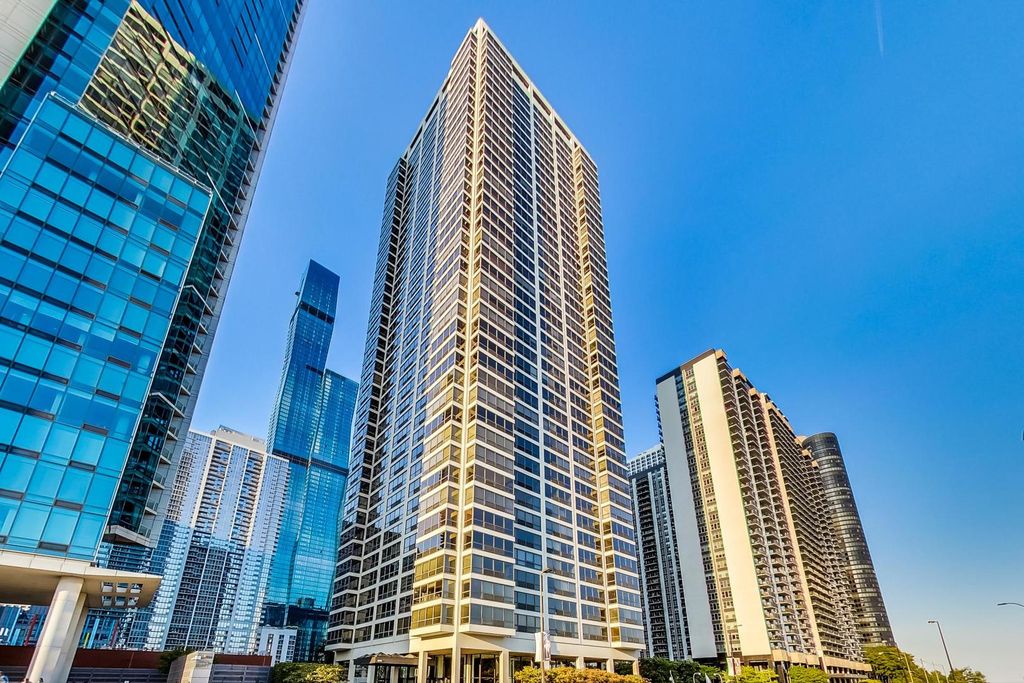 360 E Randolph St #907, Chicago, IL 60601