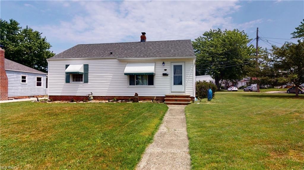 1795 E 289th St, Wickliffe, OH 44092