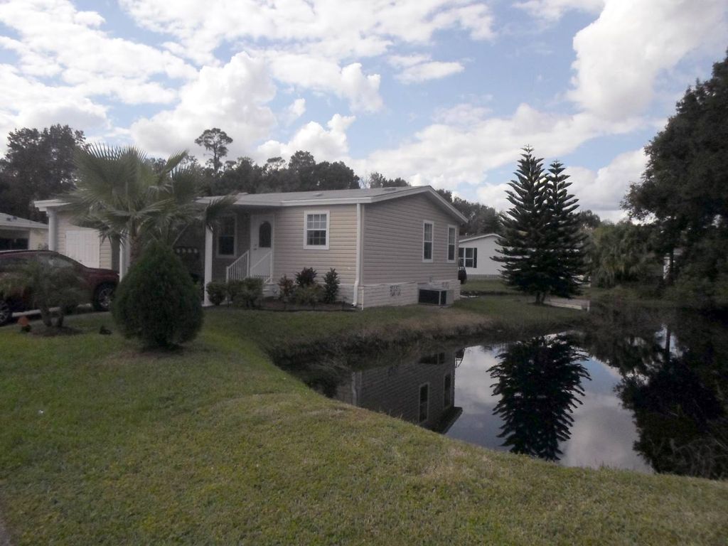 807 Petunia Way, Auburndale, FL 33823