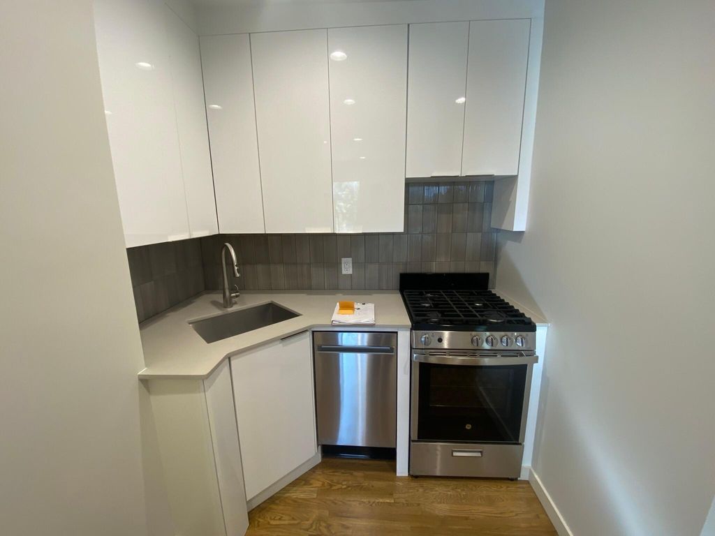 493 Franklin St #2, Cambridge, MA 02139
