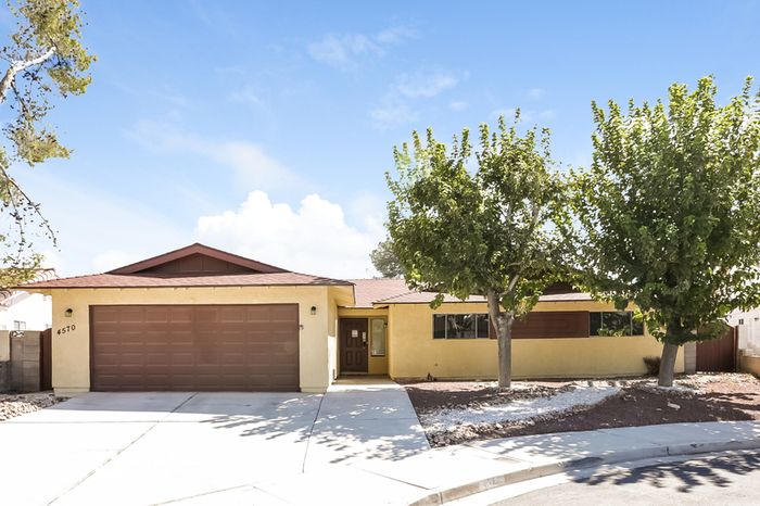 4570 Paseo El Rio Dr, Las Vegas, NV 89121