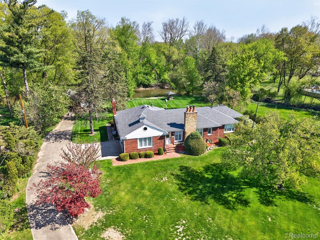 15623 Millar Rd, Clinton Township, MI, 48036