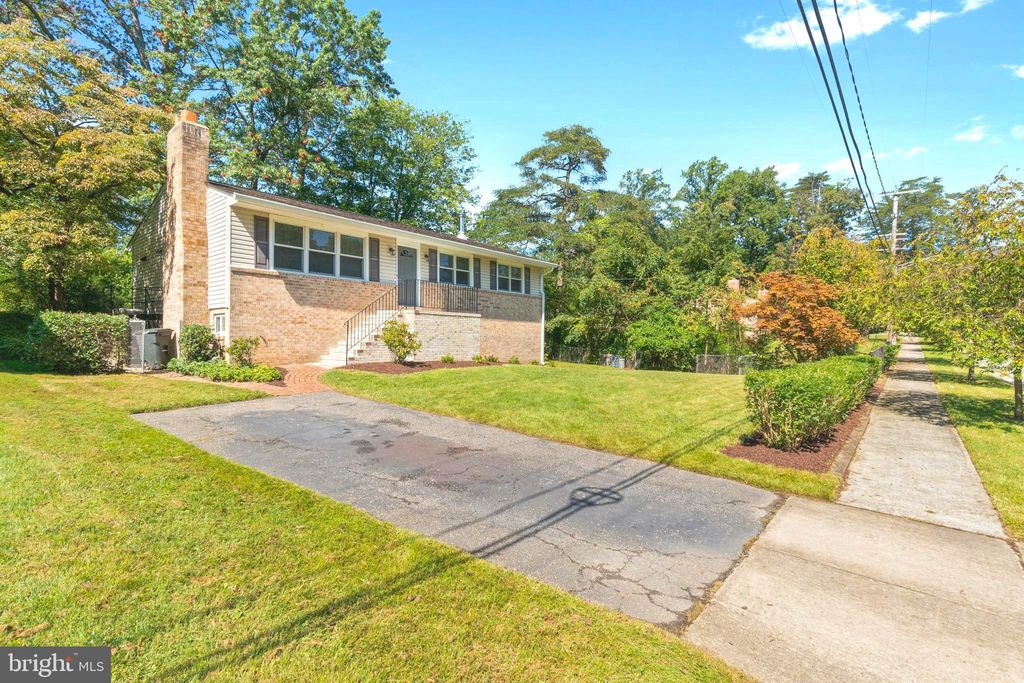 15902 Sherwood Ave, Laurel, MD 20707