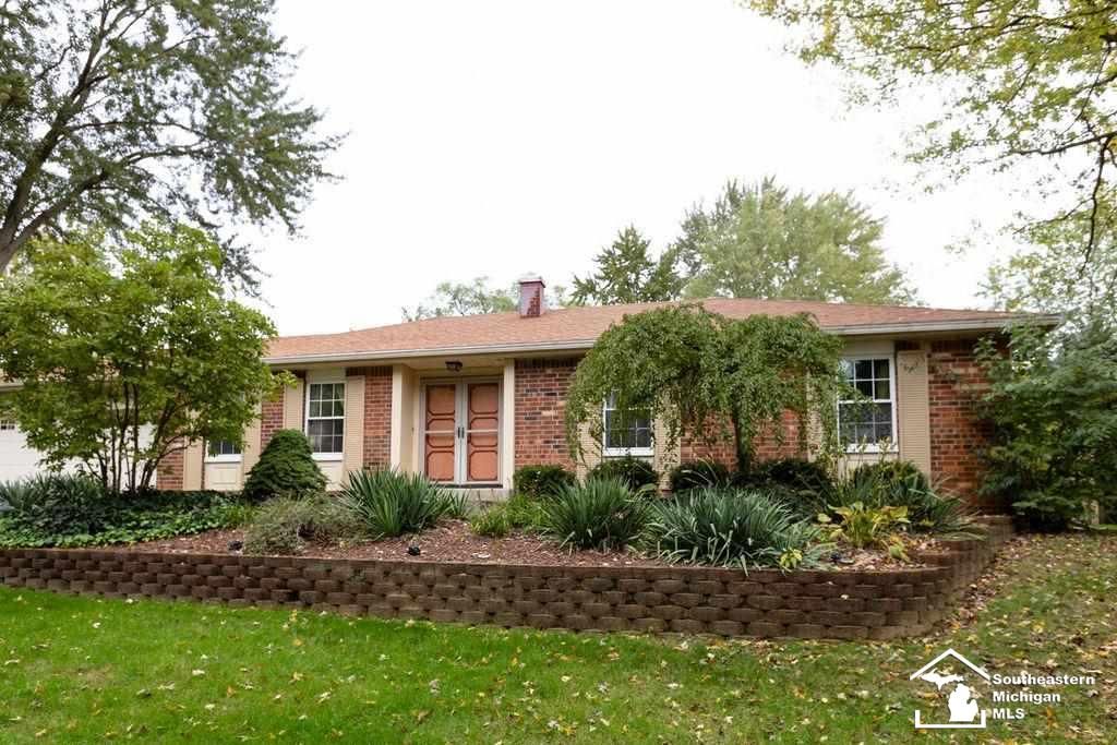 6554 Centennial Dr, Temperance, MI 48182