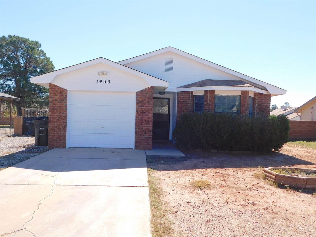 1433 Challenger Ave, Alamogordo, NM 88310