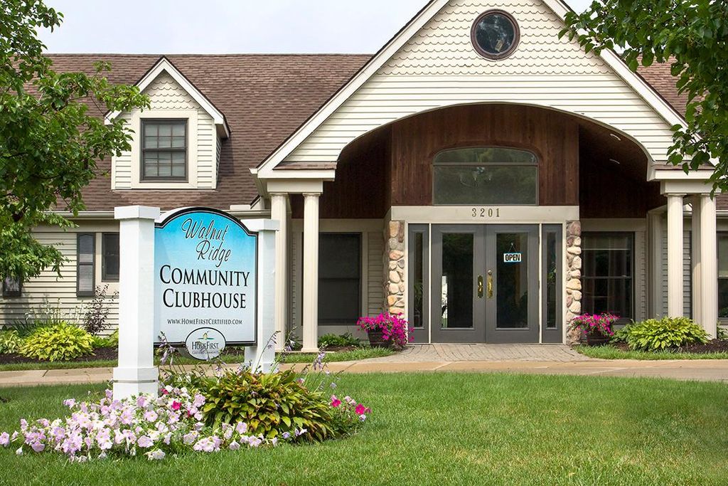 3999 Sherwood Lakes Blvd, Jackson, MI 49201