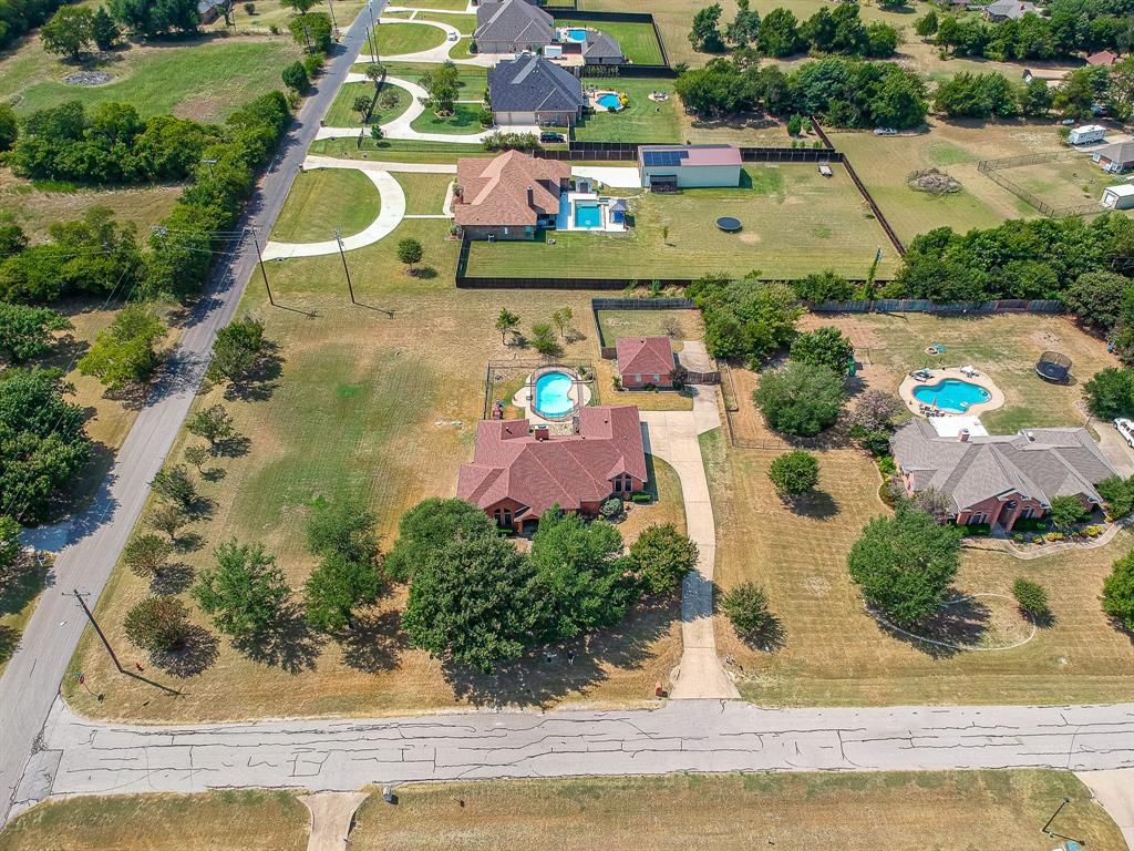 204 Winding Way Ct, Red Oak, TX 75154