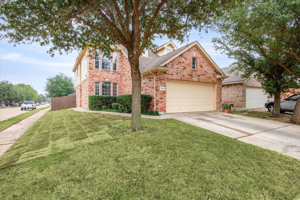 11948 Brown Fox Dr, Fort Worth, TX 76244