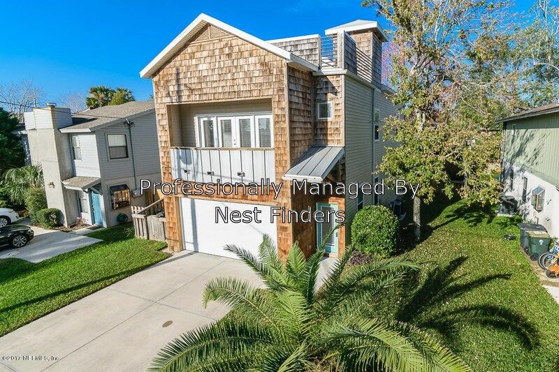 130 Poinsettia St, Atlantic Beach, FL 32233