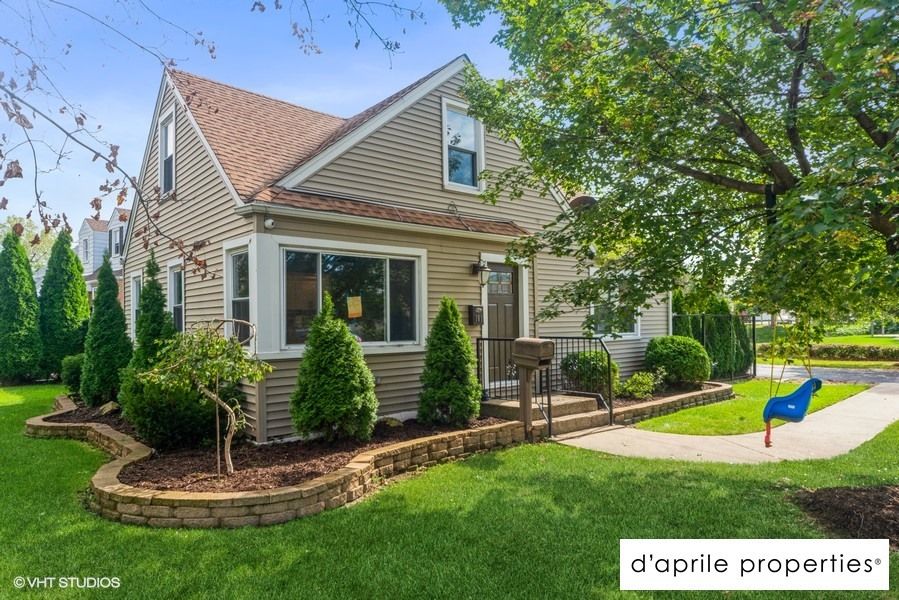 101 Country Club Dr, Melrose Park, IL 60164