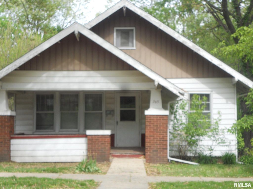 709 S Randolph St, Macomb, IL 61455