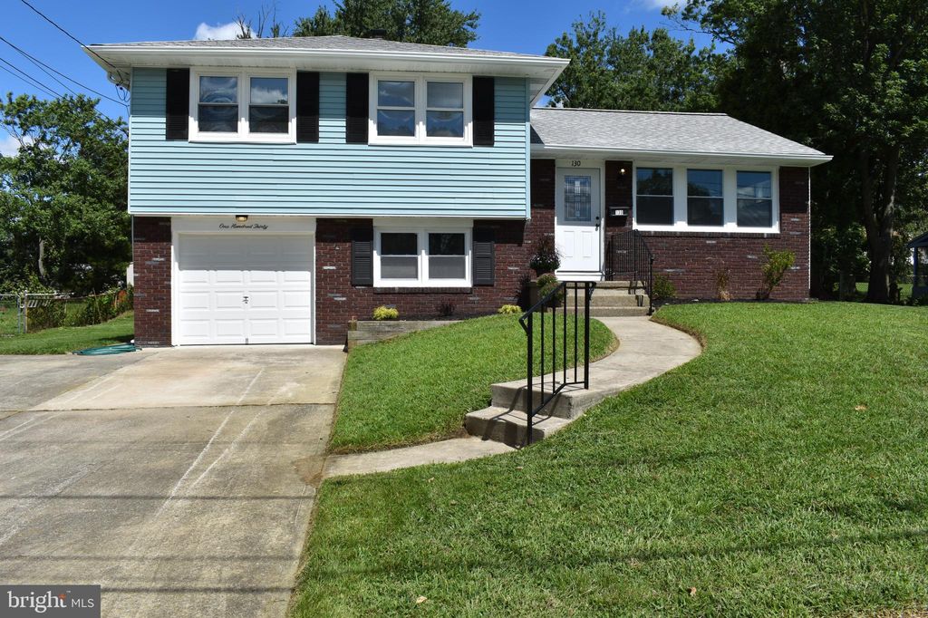 130 Oakdale Rd, Cherry Hill, NJ 08034