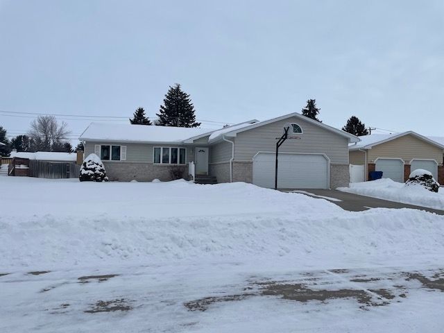 518 E 47th Street Pl, Kearney, NE 68847
