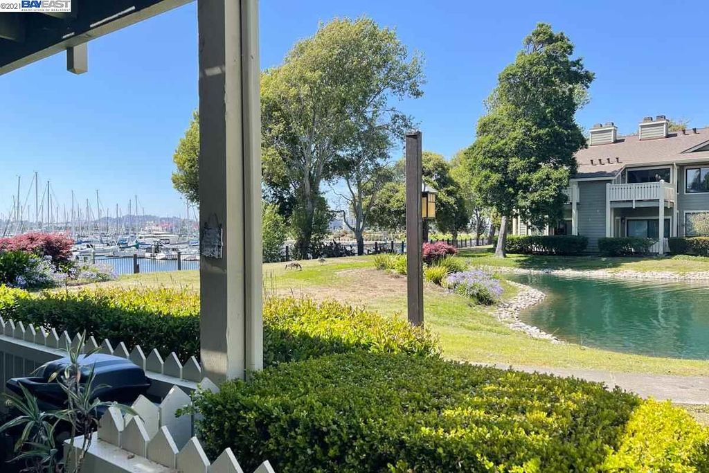 133 Shoreline Ct, Richmond, CA 94804