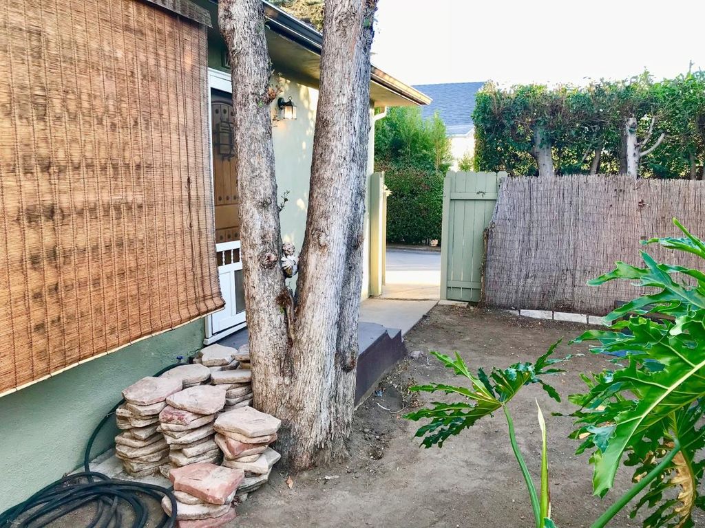 1240 Tamarind Ave, Los Angeles, CA 90038