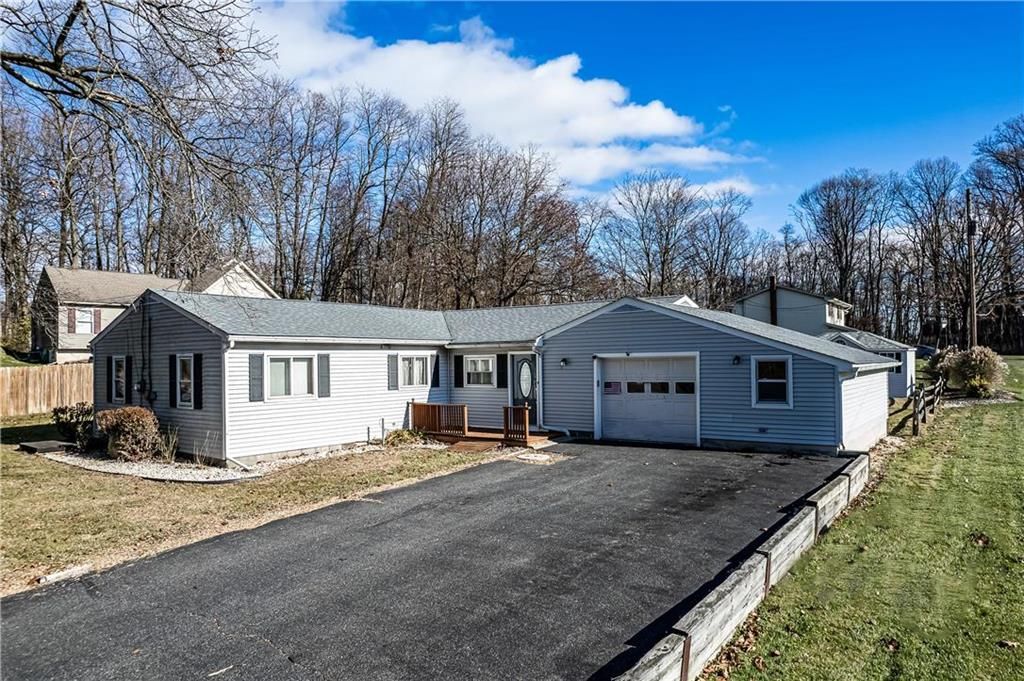 7718 Sweetwood Dr, Macungie, PA 18062