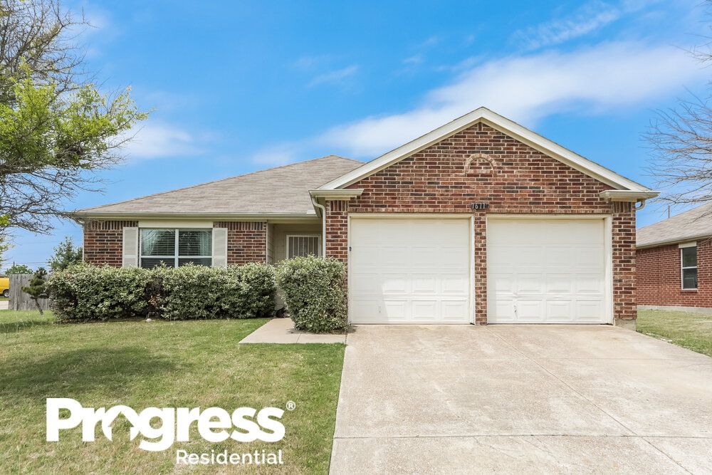 1611 Shady Shores Dr, Glenn Heights, TX 75154