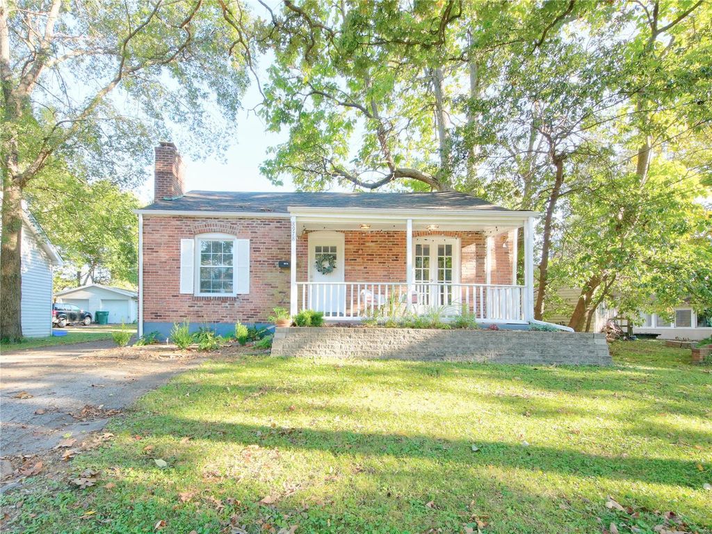 8978 Big Bend Blvd, Saint Louis, MO 63119