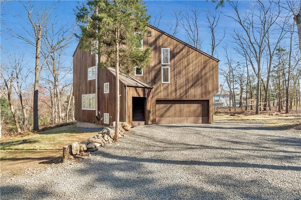 80 Deer Ln, Guilford, CT 06437