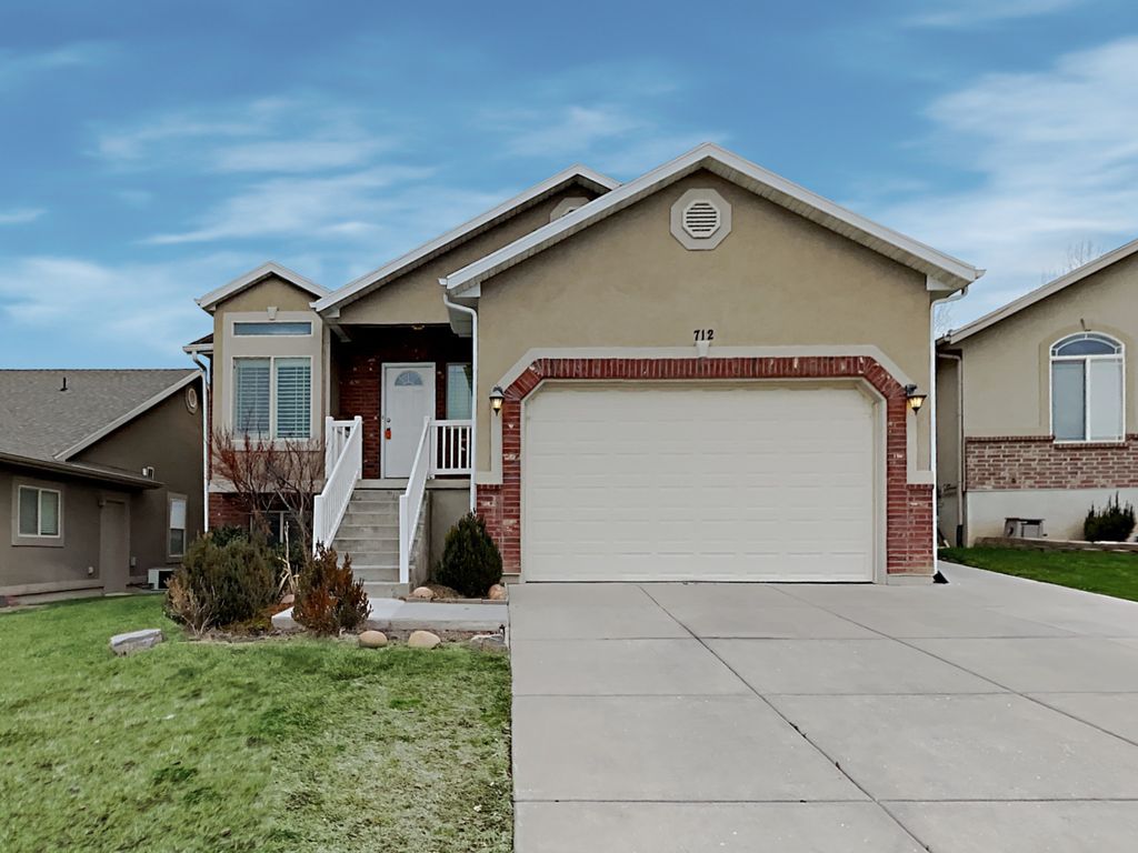 712 N Stonne Ln, Kaysville, UT 84037