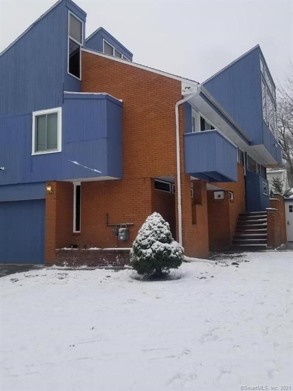 180 Loftus Cir, Bridgeport, CT 06606