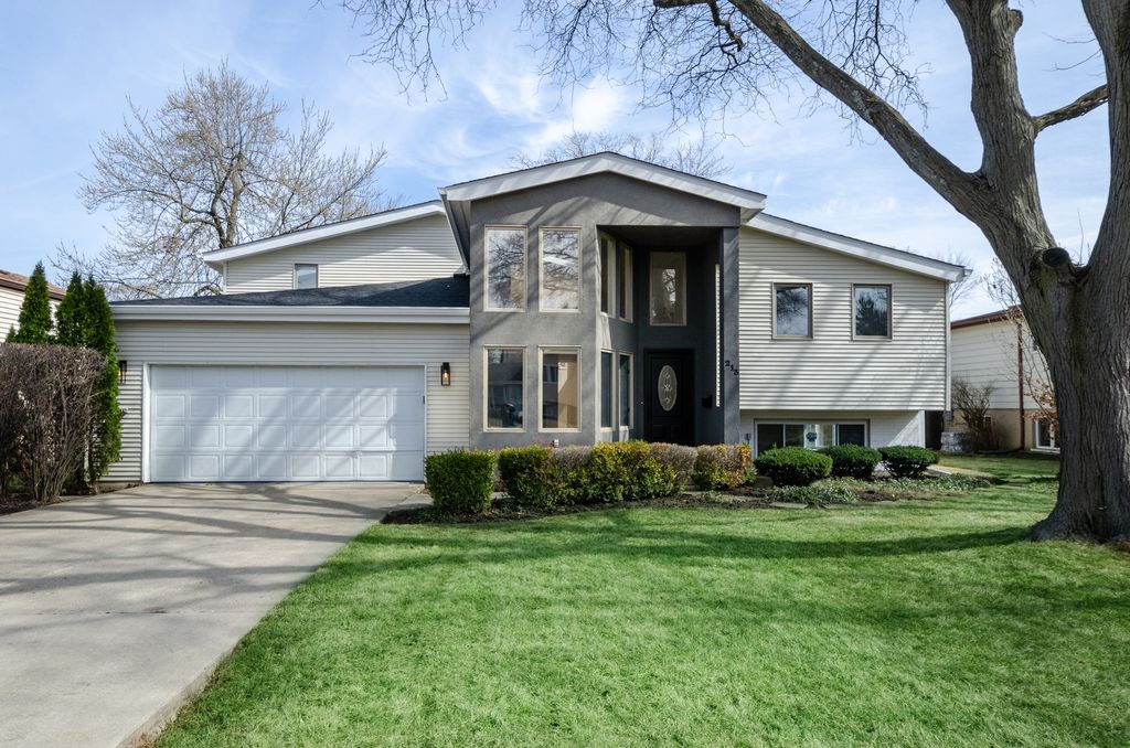 213 Donald Ter, Glenview, IL 60025