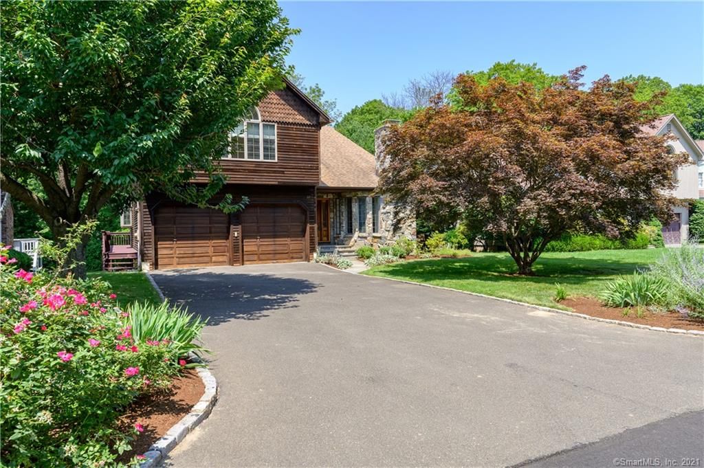 22 Talmadge Ln, Stamford, CT 06905