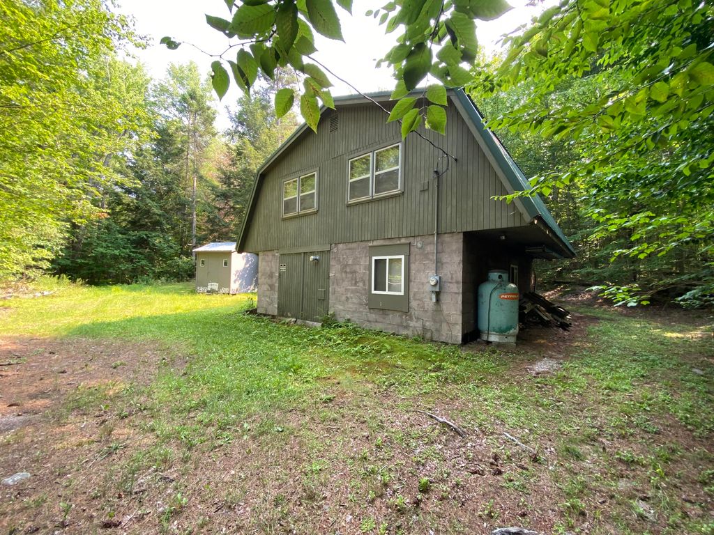 7832 E Northshore Dr, Sault Sainte Marie, MI 49783
