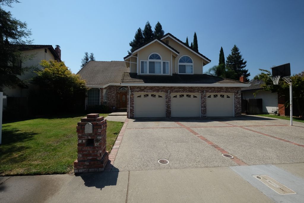 97 Southlite Cir, Sacramento, CA 95831