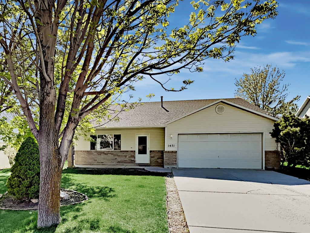 1471 N Lewis Peak Dr, Ogden, UT 84404