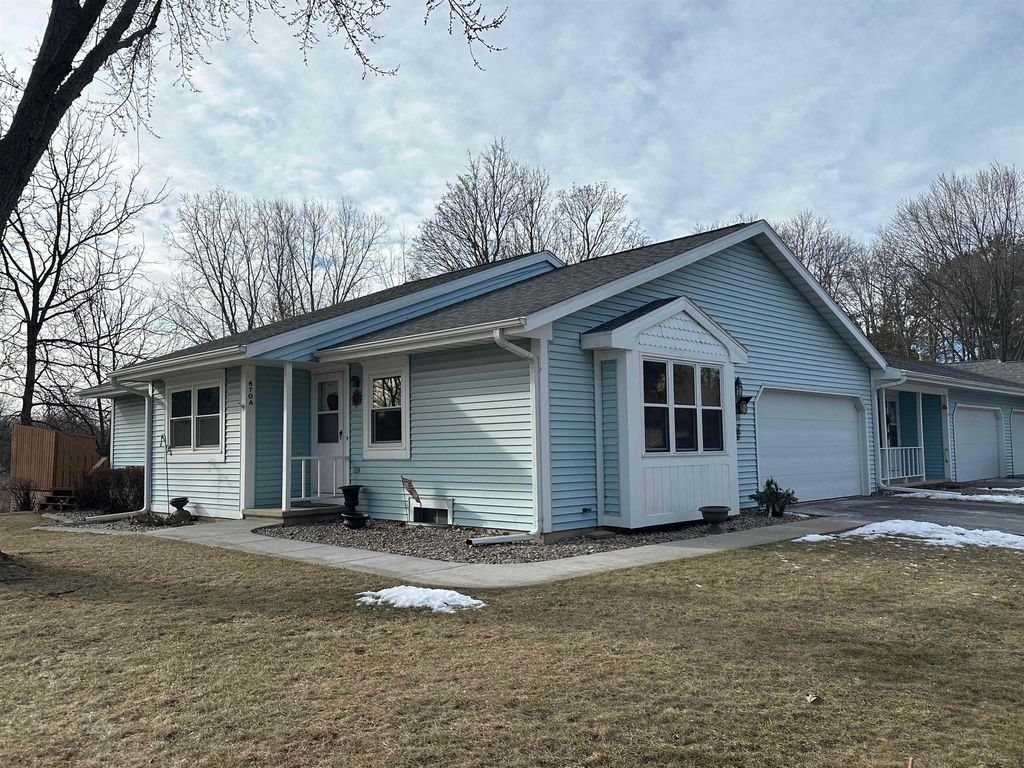 670 Stonehedge Ln #6A, Appleton, WI 54914