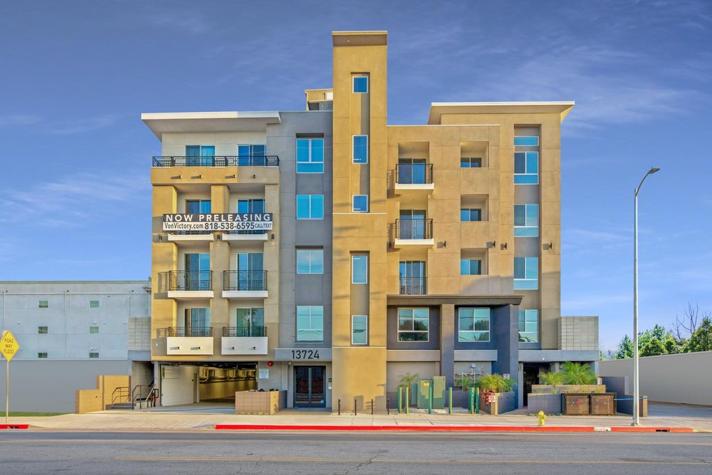 V On Victory Apartments Van Nuys Ca Trulia