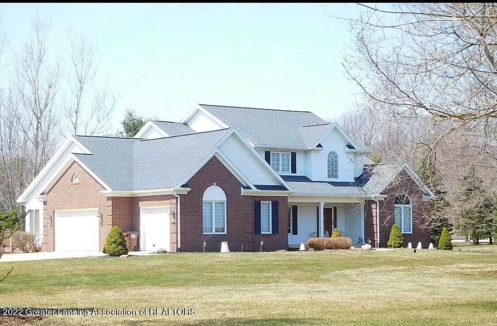 2335 Hearth Stone Dr, Grand Ledge, MI 48837