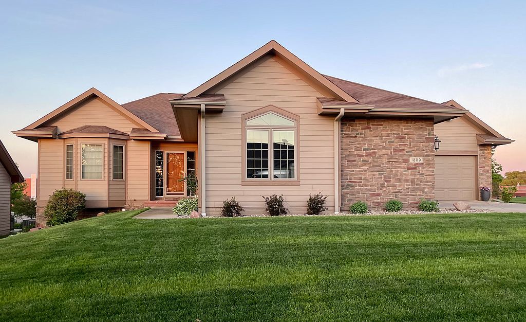 1800 Dakota St, Yankton, SD 57078