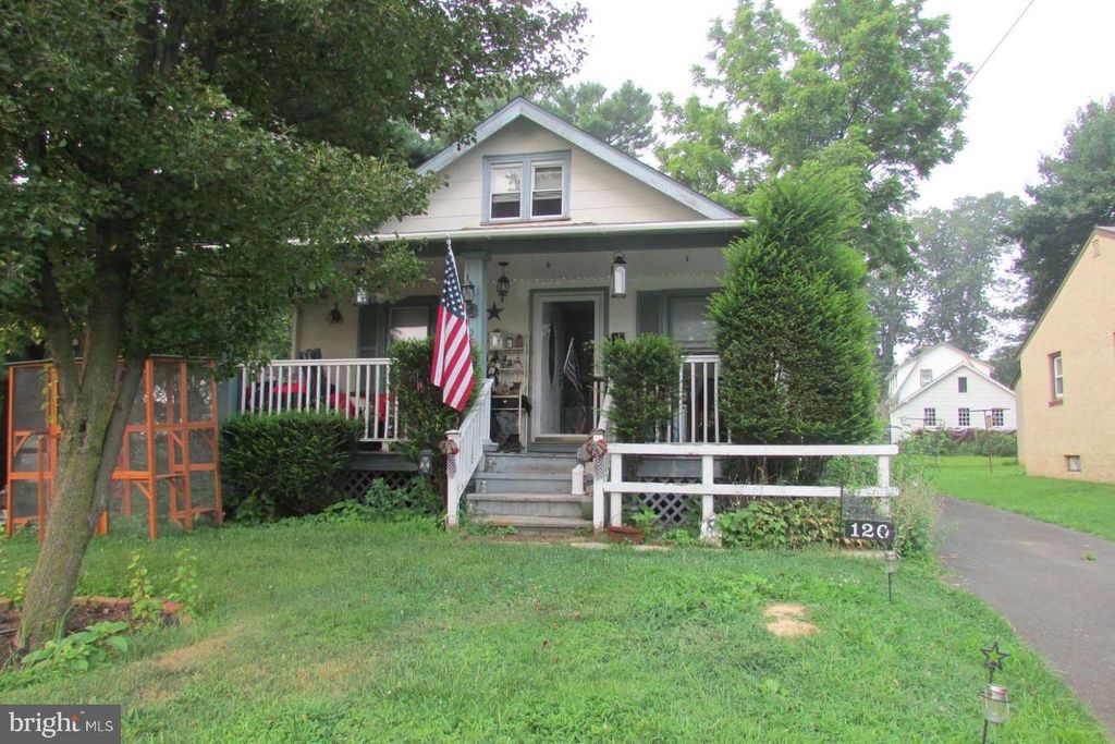 120 W Lehman Ave, Hatboro, PA 19040