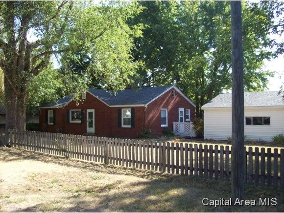 618 W  Oakland Ave, Petersburg, IL 62675