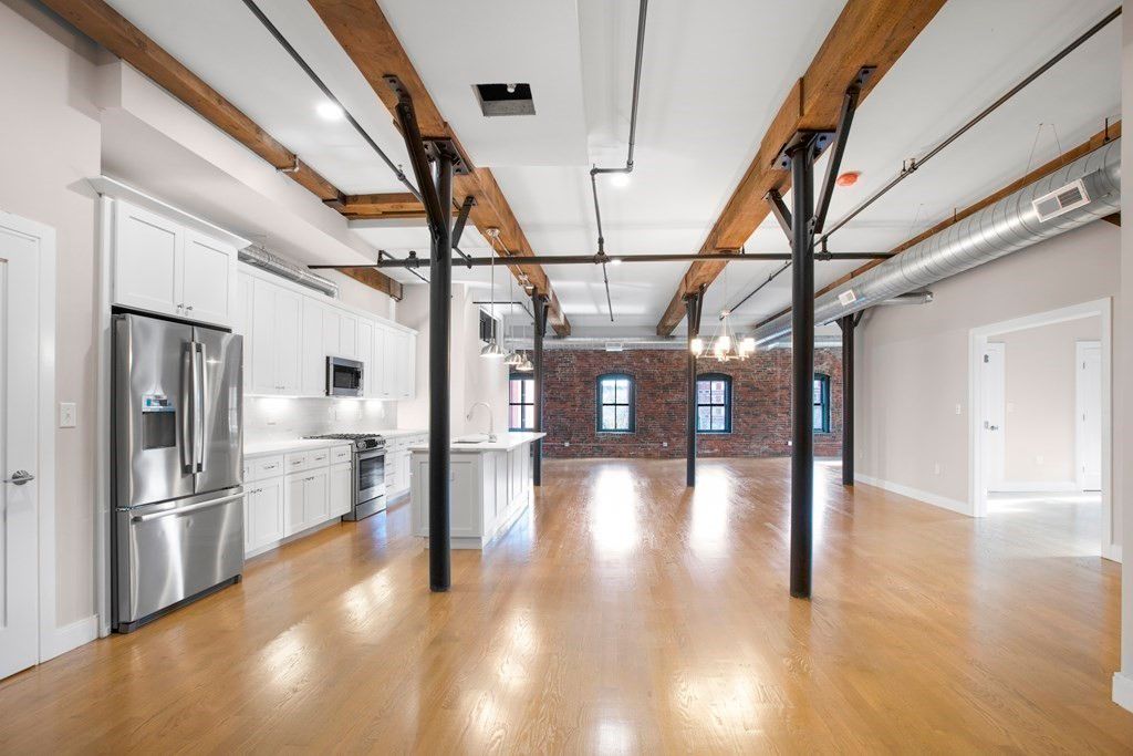 17 Kearney Sq #306-3, Lowell, MA 01852
